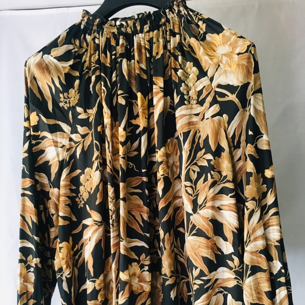 Woman’s blouse. New without tag